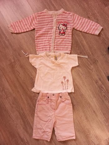 pantalon rose tee shirt et gilet hello kitty taille 6 mois
