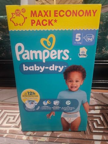 Couches Pampers maxi pack taille 5 /94 Couches 
