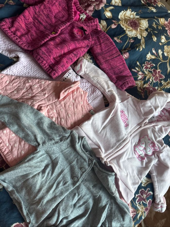 Lot de 5 vestes bébé – Taille 6 mois – Bon état – Multi-marque