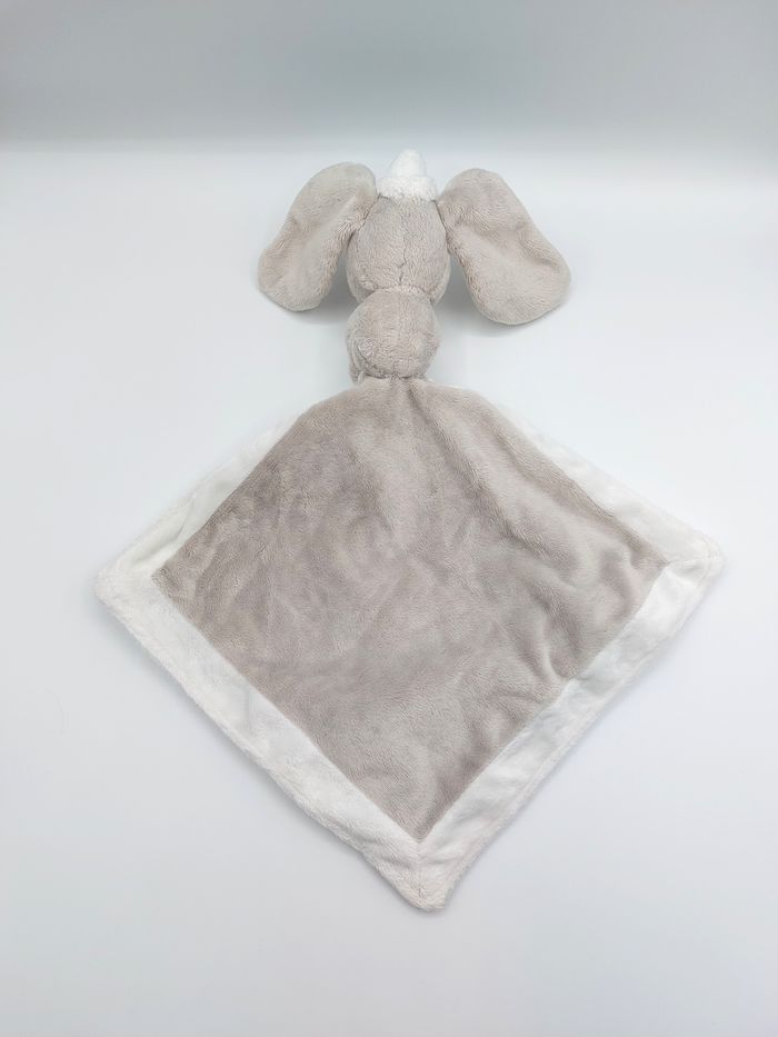 Doudou éléphant Dumbo DISNEY NICOTOY SIMBA mouchoir gris blanc yeux bleus - photo numéro 3