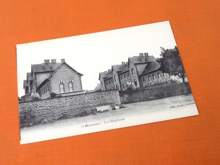2 Cartes postales anciennes Mayenne (Mayenne) Les Hôpitaux / Le Quai Carnot et la Rue Pasteur - photo numéro 3