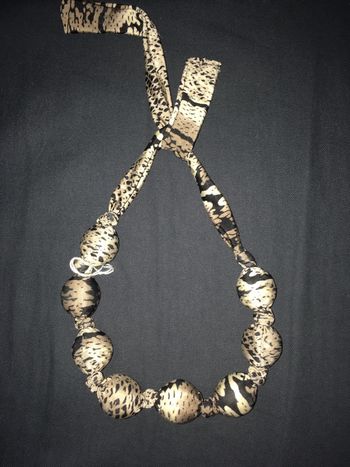 Collier en tissu motifs tigrés