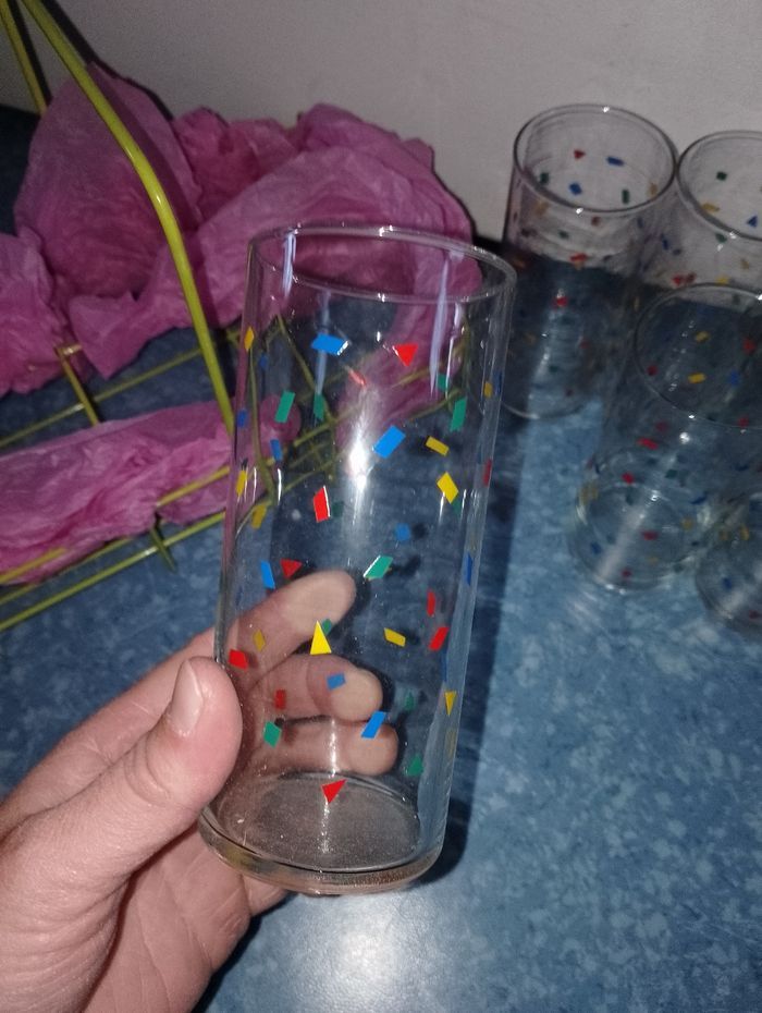 Lot de 6 verres haut avec son panier de transport (rangement)
Comme neuf - photo numéro 5