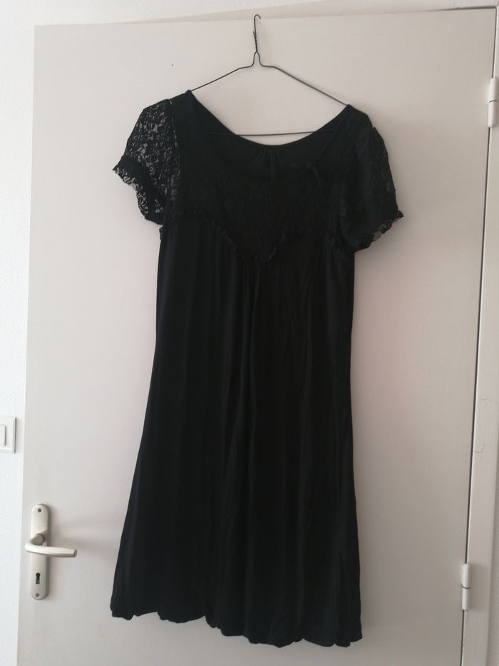 Robe noire à dentelle