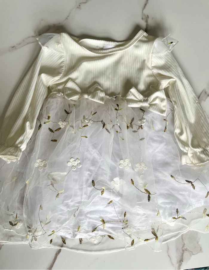 Robe blanche bébé 9 à 12 mois