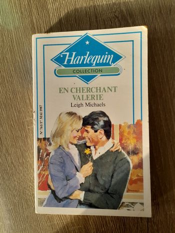 Livre harlequin " En cherchant Valérie "
