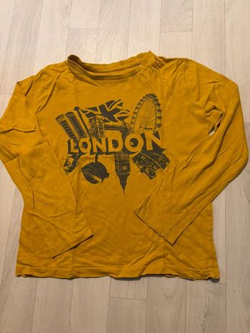 T-shirt jaune london Kiabi 10 ans manches longues quelques taches sur une manche