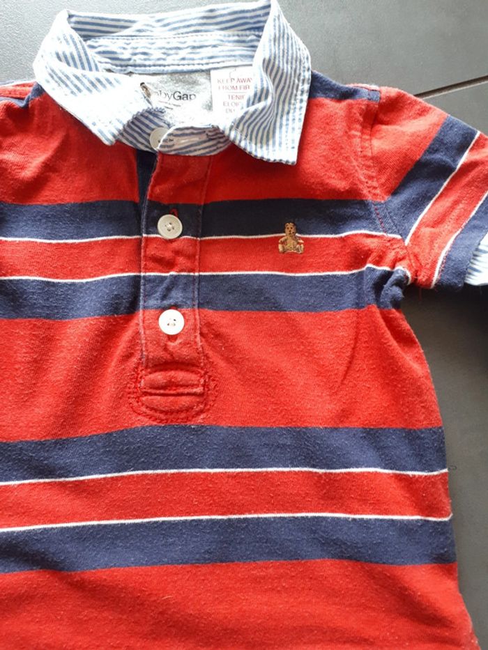 Polo Baby Gap 6 mois - photo numéro 2