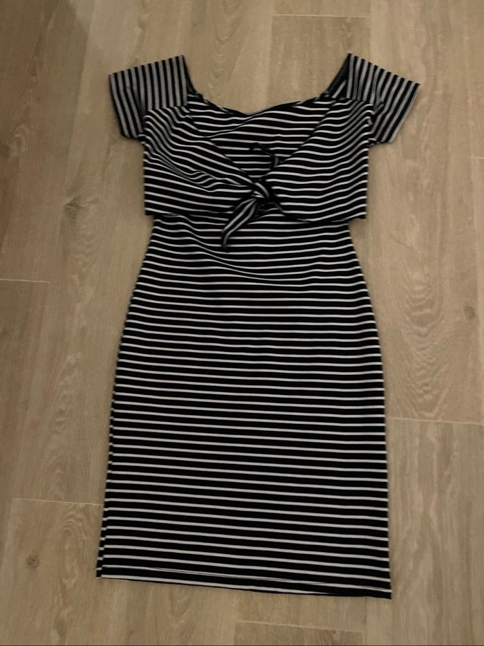 Robe marine rayée bleu et blanche aveC noeux dans le dos Jennyfer taille M neuve - photo numéro 2