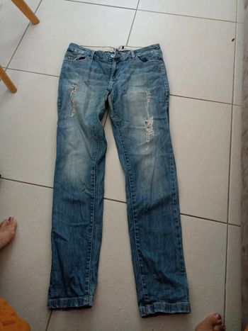 Jean troué taille 40