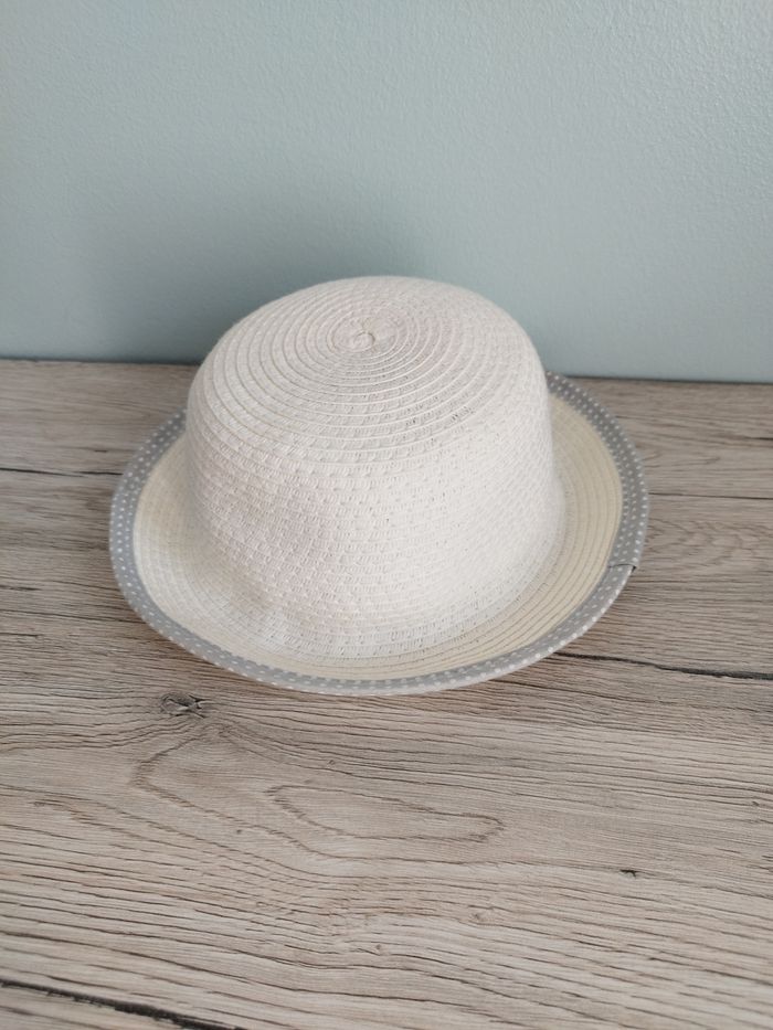 Élégant chapeau avec attache - photo numéro 2