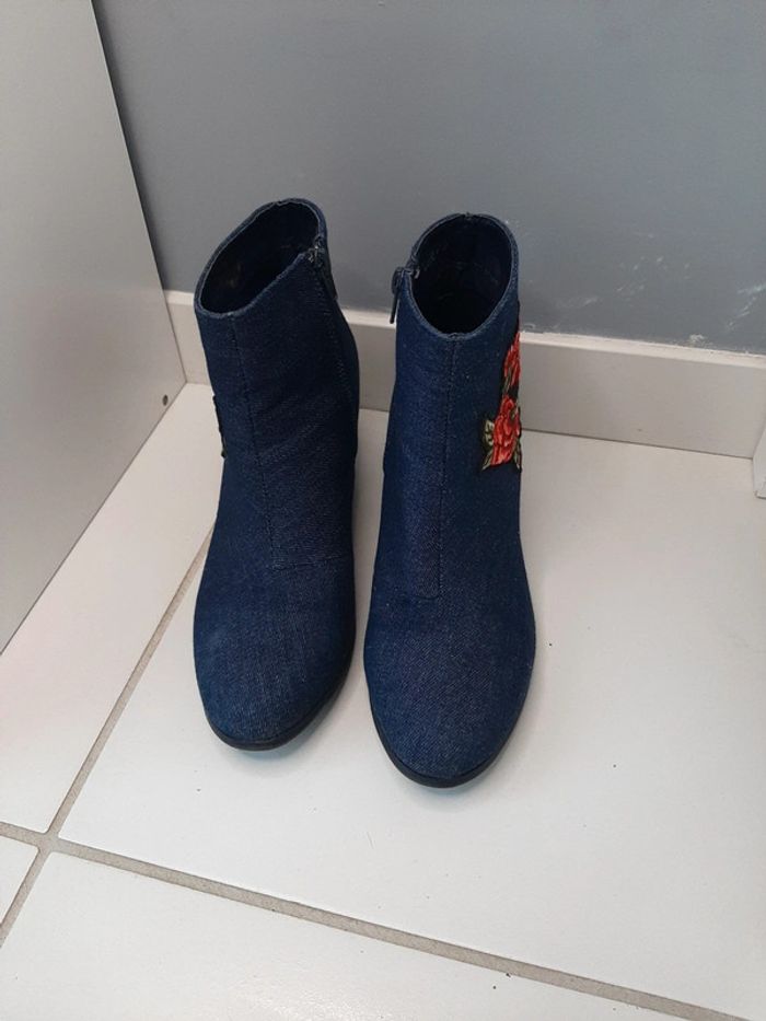 Bottines avec motif jean et fleurs brodées Refresh taille 9