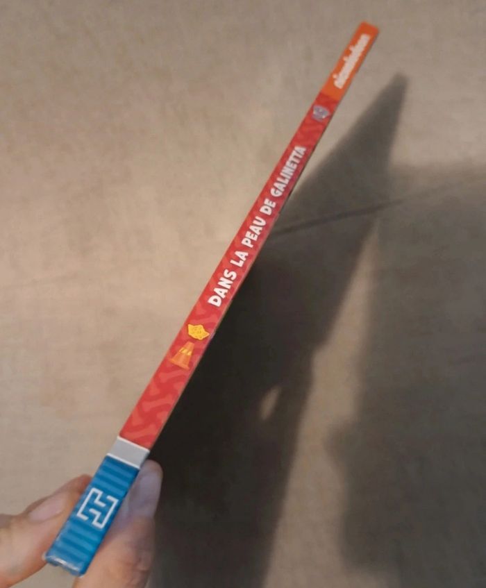 Livre pat patrouille dans la peau de galineta - photo numéro 2