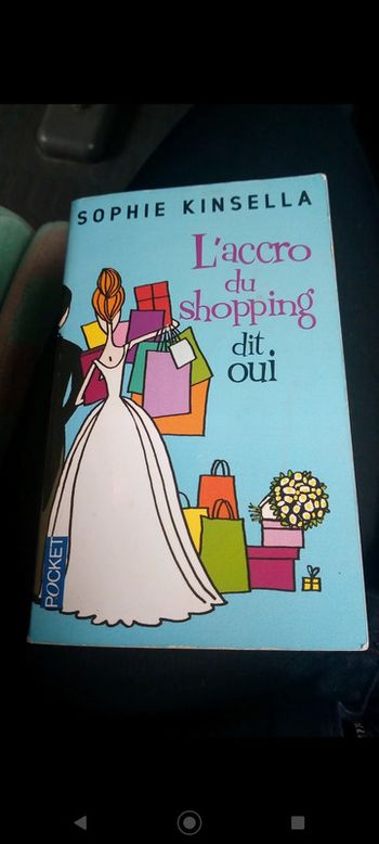 Livre L' accro du shopping dit oui