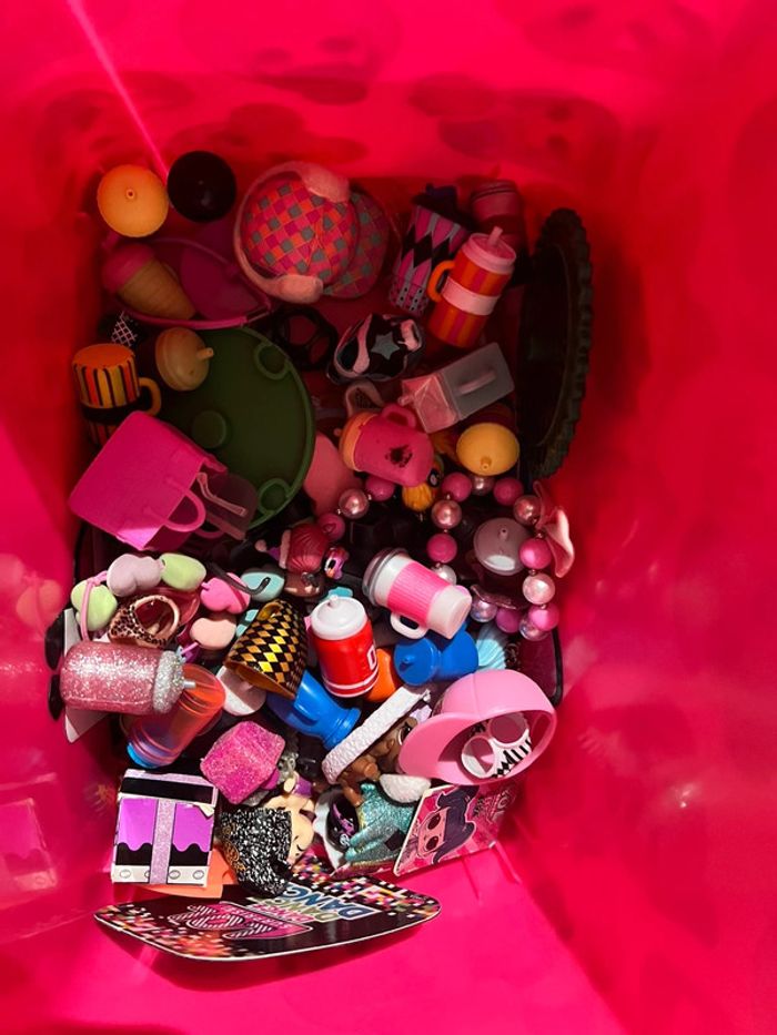 Lot de 17 poupées LOL surprise et nombreux accessoires vendus dans une boîte de rangement lol - photo numéro 3
