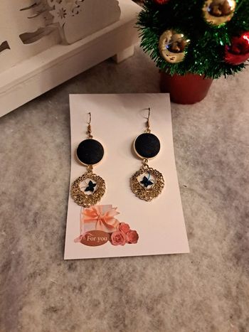 Boucles d'oreilles pendante noir doré