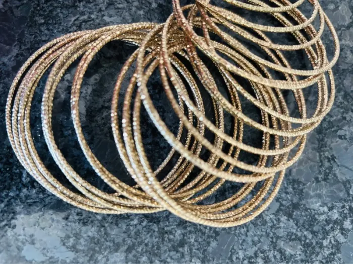 30 bracelets fantaisie dorés neufs - photo numéro 2