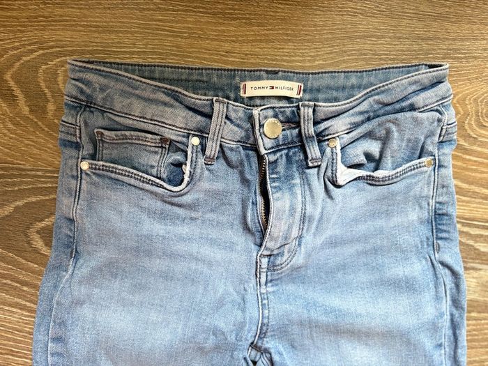 Jean Tommy Hilfiger - coupe skinny - taille US 25 équivalent à un 34 - en très bon état - photo numéro 5