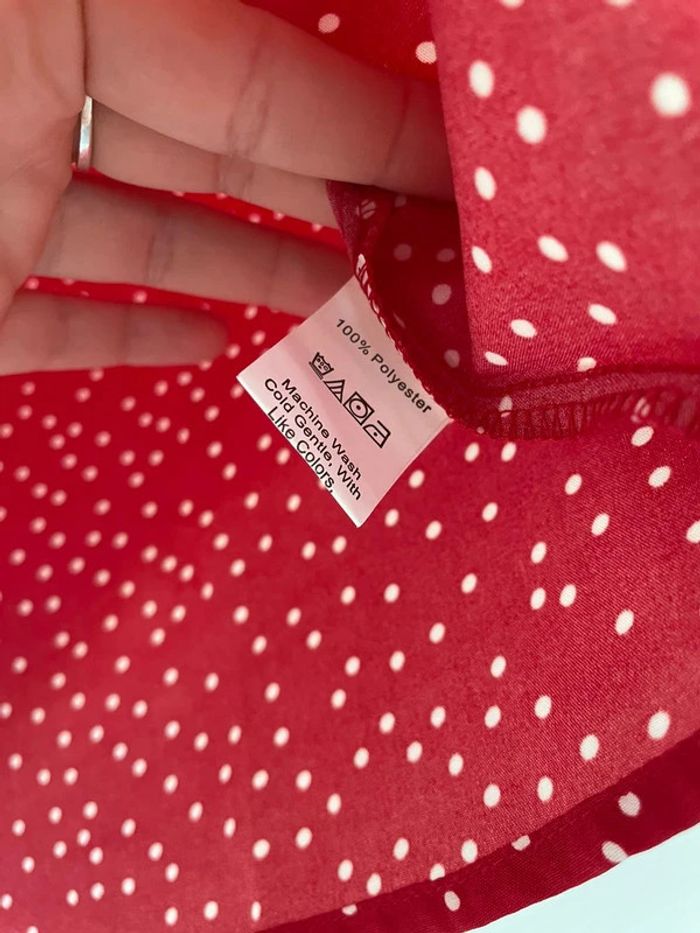 Haut blouse rouge pois blancs décolleté col V manches courtes à volants - photo numéro 6
