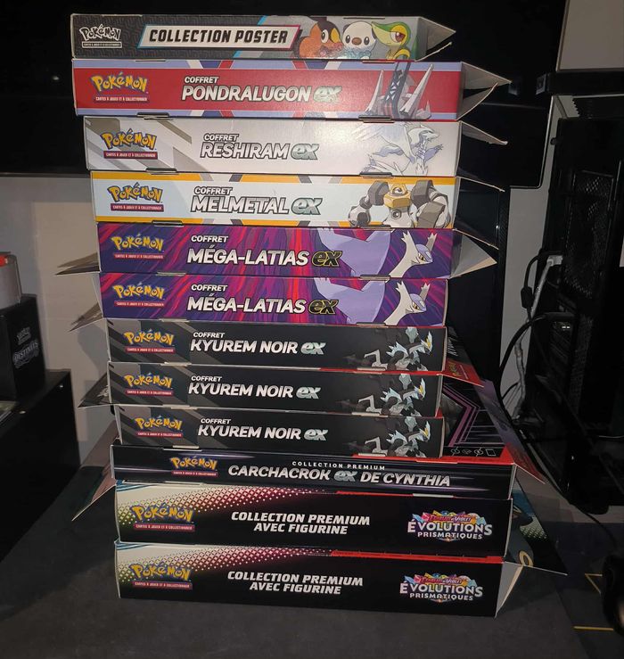 Lot de 43 Coffrets Pokémon Vide Ouvert Série 151 / Noir & Blanc 10.5 / Prismatiques / Ev 10 / ME01