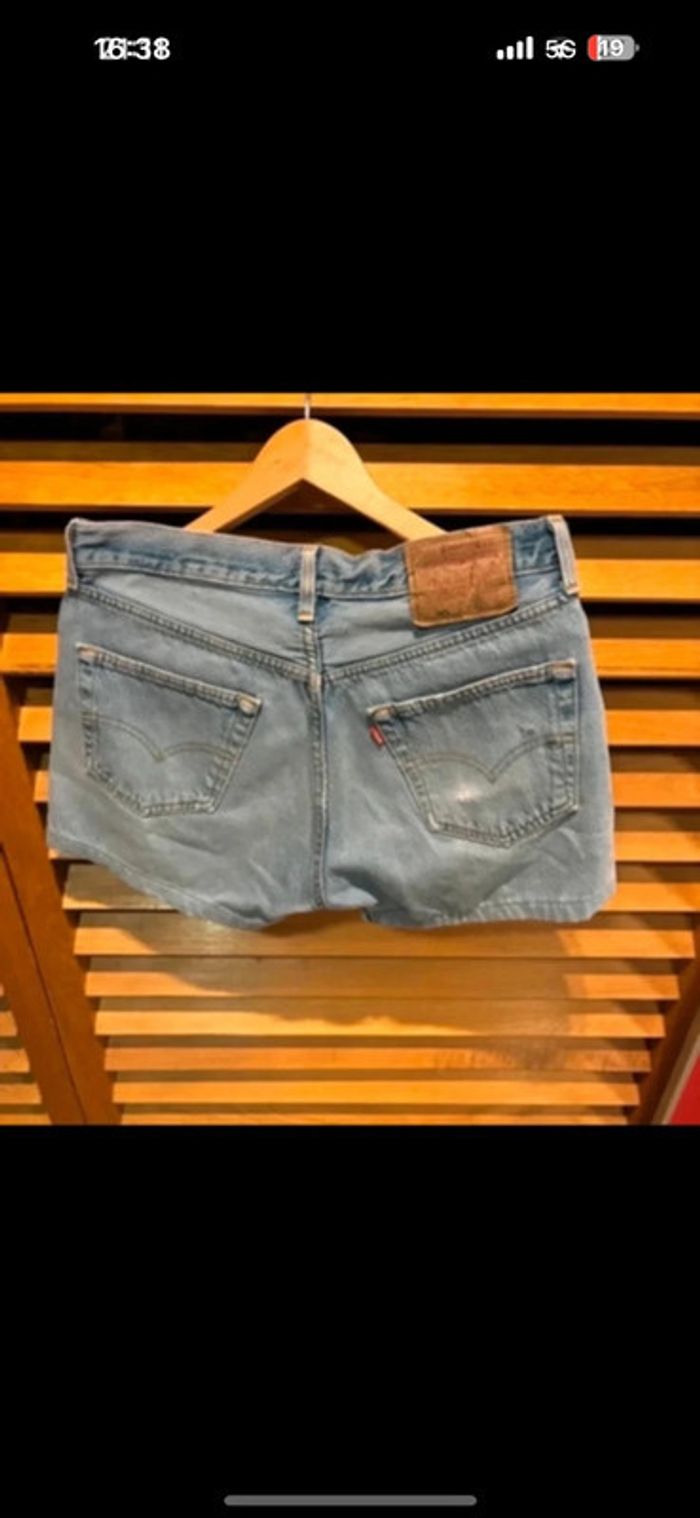 Short en jean Levi’s femme - Taille 33 vintage - photo numéro 4