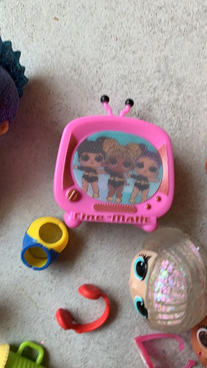 Gros lot de poupée LOL accessoires lunettes ailes tête télévision - photo numéro 10