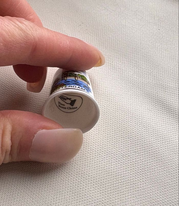 Dé à coudre en porcelaine Amsterdam en parfait état - photo numéro 2