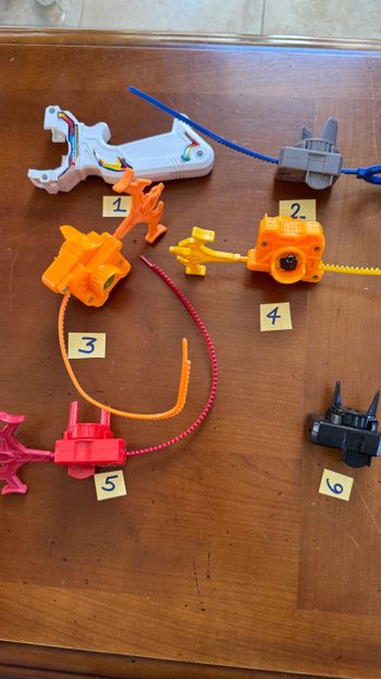 Divers lanceur toupies type Beyblade