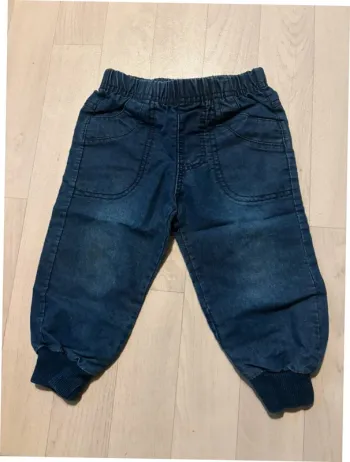 Jean bleu marine 12 mois barbouillage très bon état