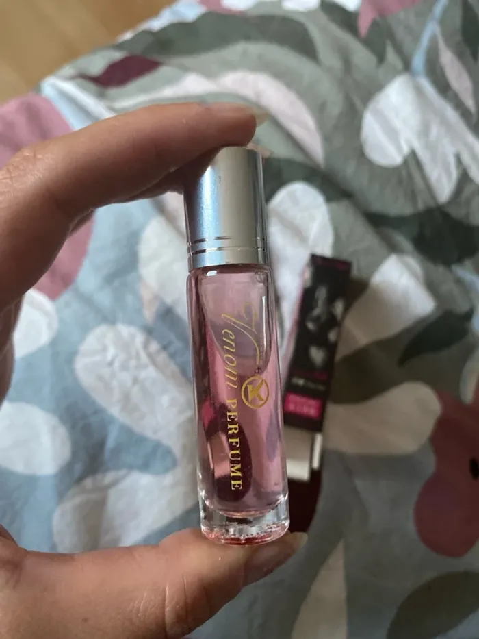 Parfum au phéromones venom - photo numéro 2