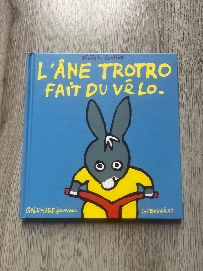 Livre L’âne Trotro fait du vélo