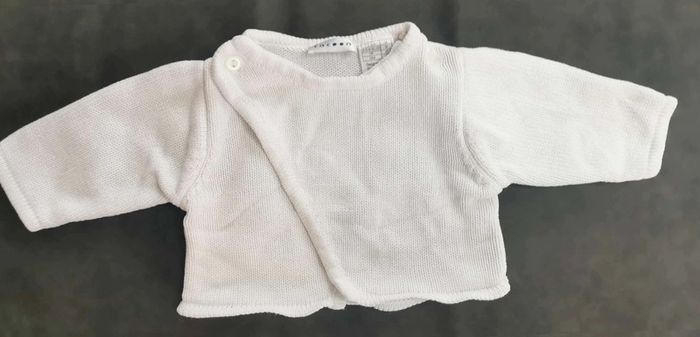 Ensemble 👣 Pull robe rose dorée kiabi et gilet blanc cache cœur cocoon 1mois/54cm - photo numéro 4