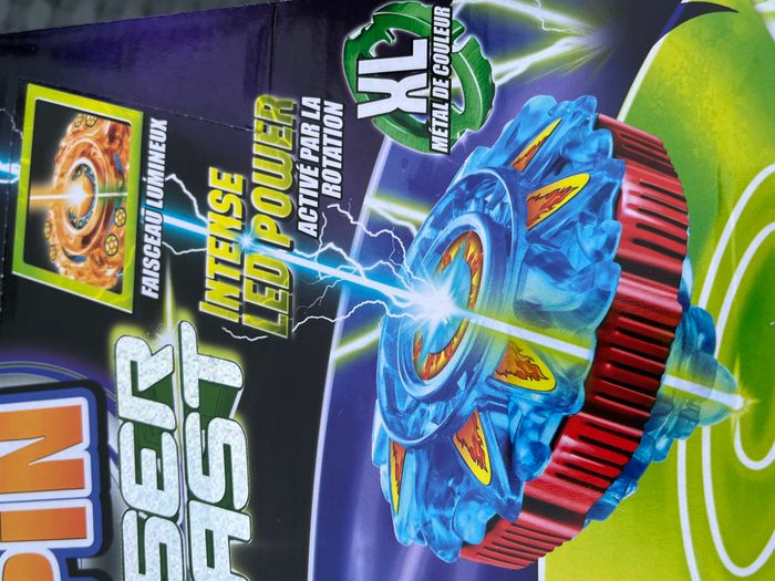 Boite de 12 Toupies De Combat - Homerokk - Dracco Spin - Lumineuse Led - photo numéro 3