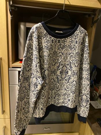 Pull femme, cache-cache