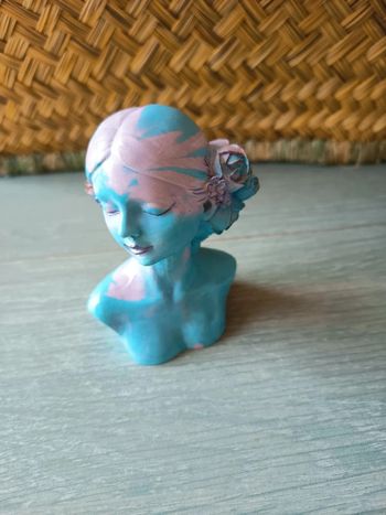 Miniature. Buste femme en résine fabrication artisanale.