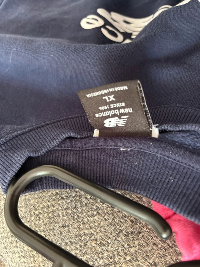 Pull new balance bleu foncé - photo numéro 3