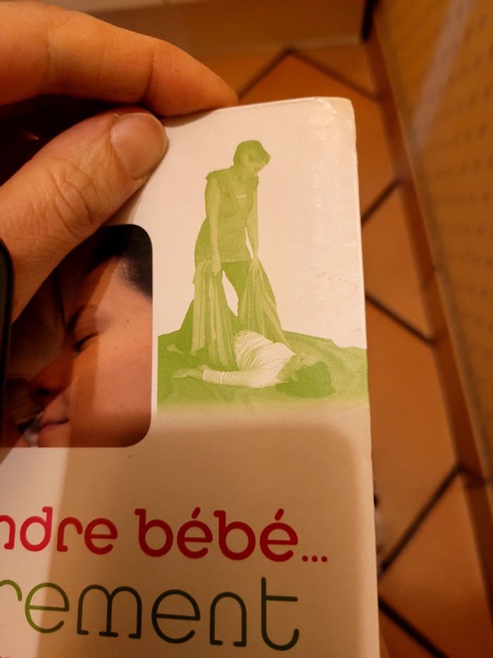 Livre attendre bébé autrement tbe - photo numéro 2