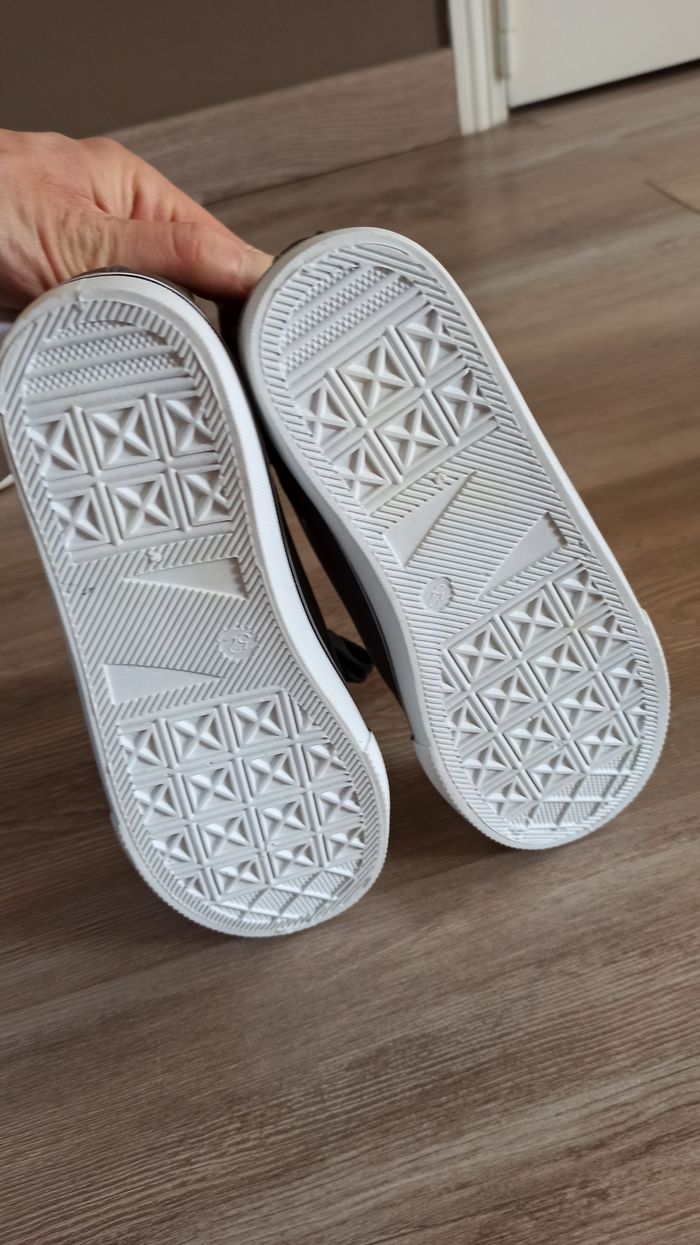 Baskets lacets minions garçon 32 neuve - photo numéro 5