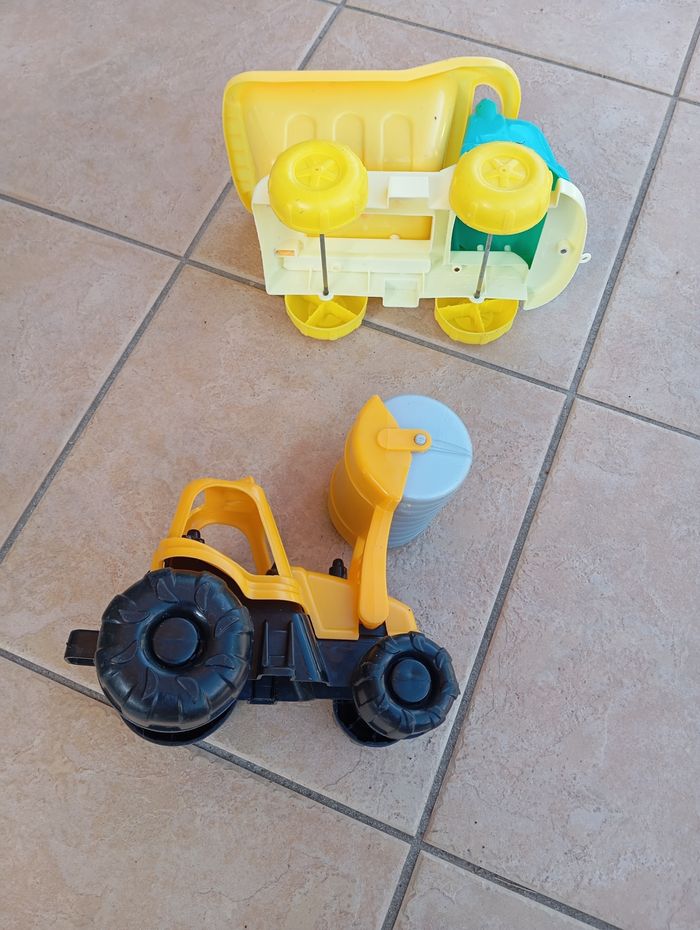 Camion benne et rouleau compresseur - photo numéro 3