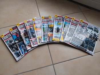 Lot de 11 moto magazine année 2022