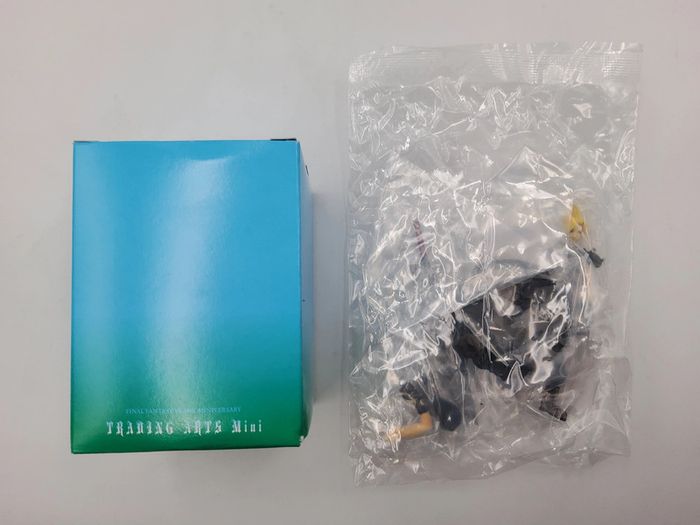 Final Fantasy VII 10th Anniversary Trading Arts Mini Figure – Cloud Strife - photo numéro 2