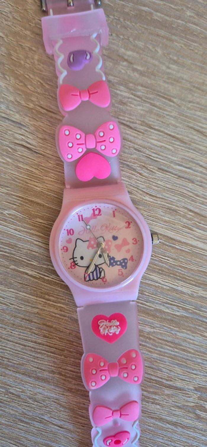 Montre fantaisie enfant Hello kitty. - photo numéro 2
