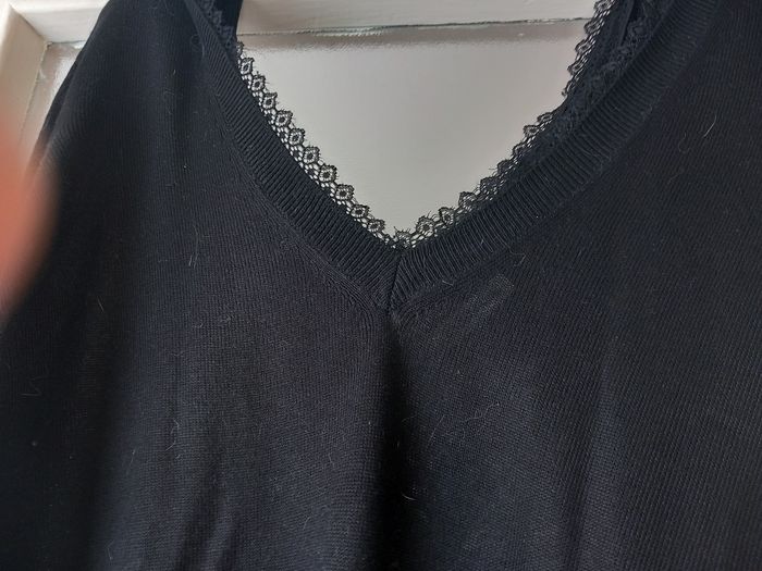 Pull en v avec dentelle - photo numéro 2