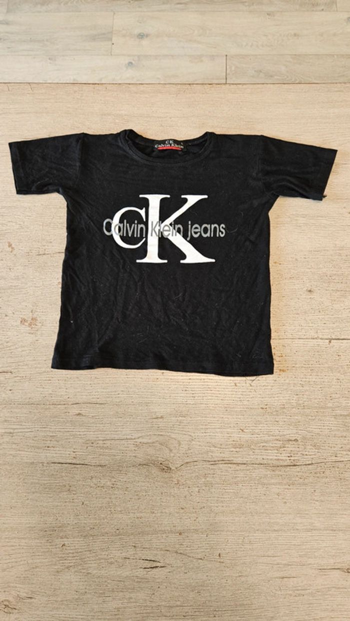 T shirt noir à manches courtes, Calvin Klein, 12/14 ans, peu mis