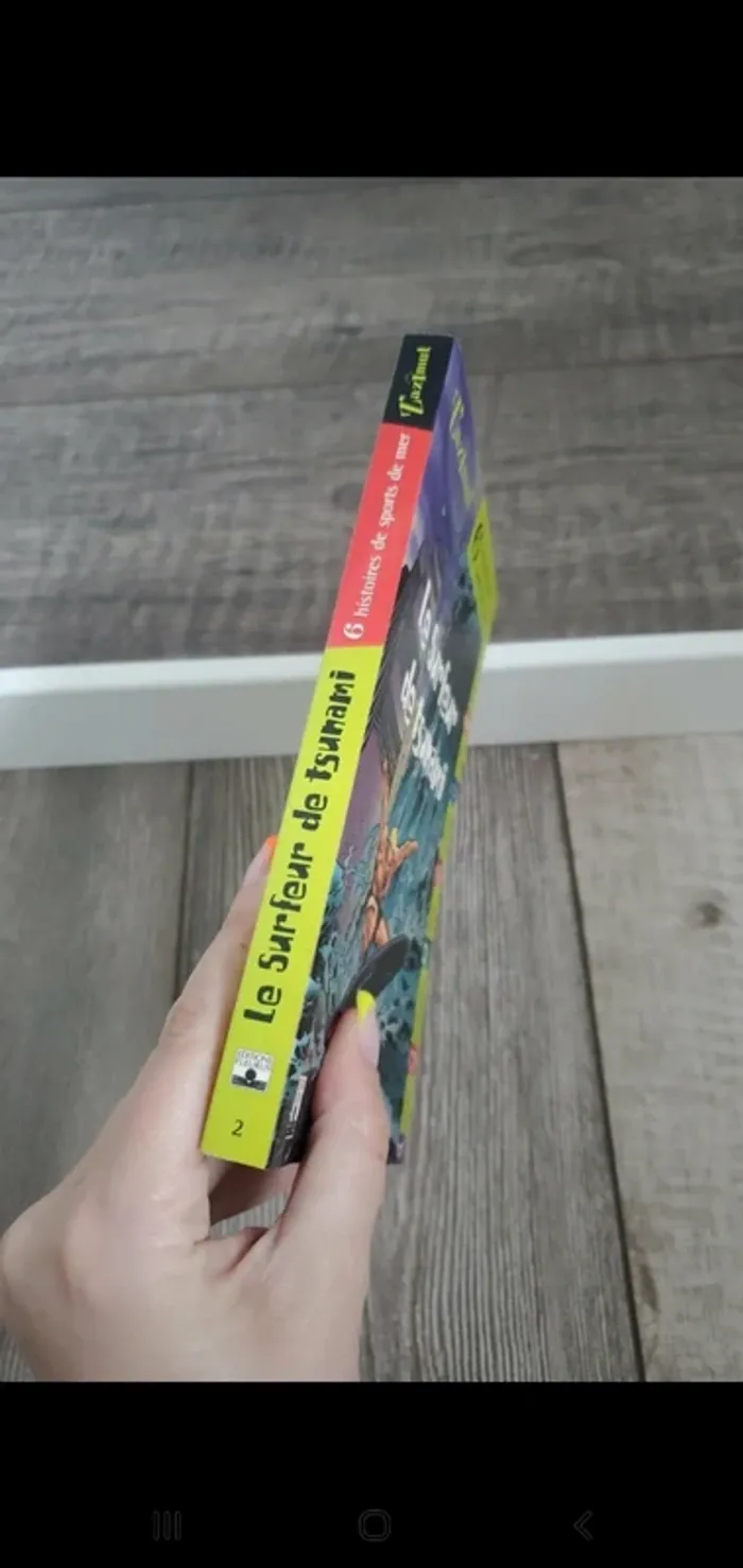 Livre de 6 histoires de sports de mer - le surfeur du Tsunami - photo numéro 3