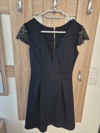 Robe courte noir et dentelle