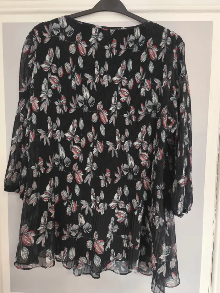 Blouse fluide plissée fleurie C&A Canda – T. L (53 cm x 73 cm) - photo numéro 3