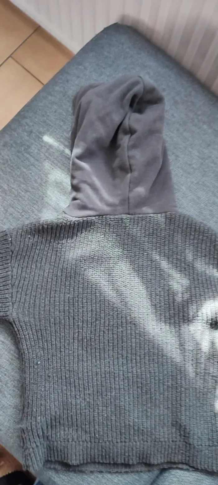 Pull avec capuche garçon - photo numéro 4
