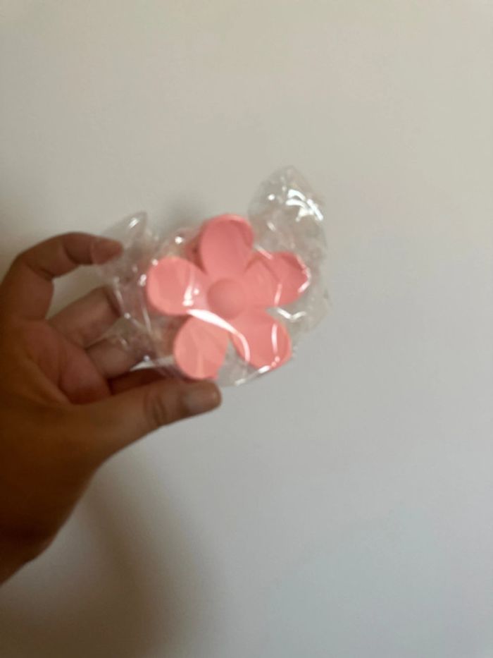 Pince fleur rose