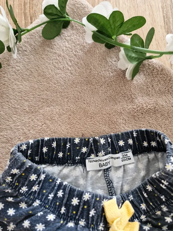 Short estival fleuri bébé fille 3 mois - en très bon état - photo numéro 2